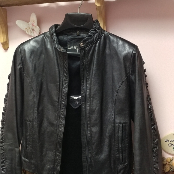 Leather jacket - Picture 8 of 11